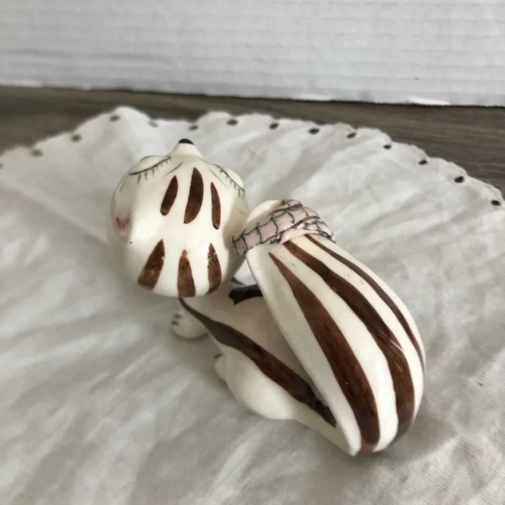 Vtg Anthropomorphic Chipmunk Figurine - Picture 5 of 15